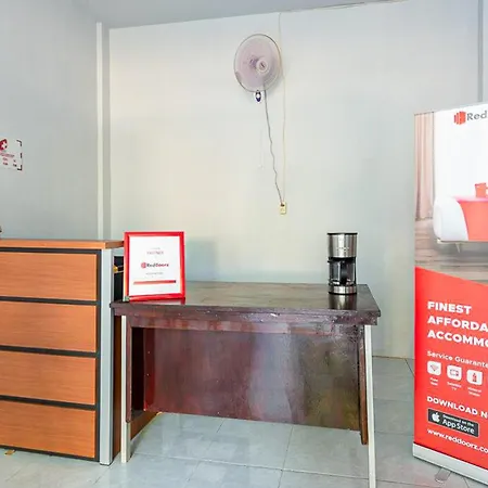 RedDoorz Plus Syariah @ Raya Nginden 2-3